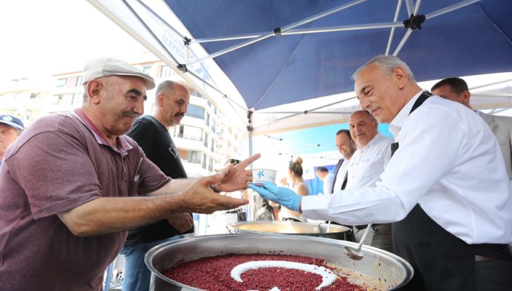 Küçükçekmece Belediyesinden Muharrem Ayı Sebebiyle Aşure İkramı