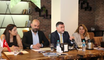 Küçükçekmece Kent Konseyi Basınla Buluştu: Geçmişe Eleştiri, Geleceğe Güçlü Adımlar