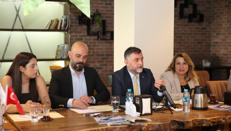 Küçükçekmece Kent Konseyi Basınla Buluştu: Geçmişe Eleştiri, Geleceğe Güçlü Adımlar