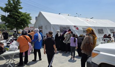 Küçükçekmece Kızılay’dan Bayramlık Kıyafet Desteği