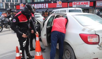 Küçükçekmece de geniş kapsamlı asayiş uygulaması, 26 kişi gözaltına alındı