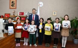 “Küçükçekmece Okuyor Proje Yarışması” kapsamında dereceye giren öğrenciler için ödül töreni düzenlendi.